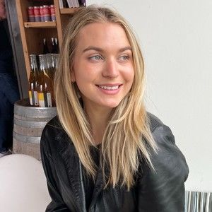 Meet your Posher, Olivia